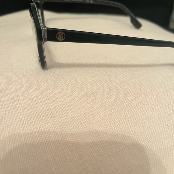 Burberry Isabella Frames - Picture 7 of 7